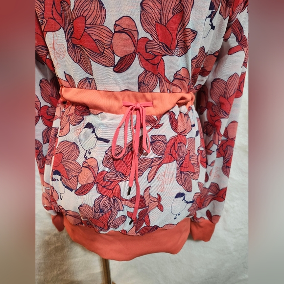 Lululemon reversible jacket.  Floral/stripes.  Size 6 - Picture 4 of 17